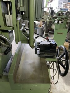 （中古）日本精密機械工作　建具用油圧角のみ盤　MKS-35