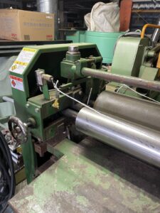 （中古）長谷川ウッドテック（長谷川鉄工）　糊付け機　グルースプレッダ　HGM-35W　有効幅1000㎜