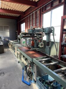 （中古）奥村機械製作所　自動式万能角度切断機　ACGⅡ－A　アルミサッシ　木材対応　オート定規６ｍ付き