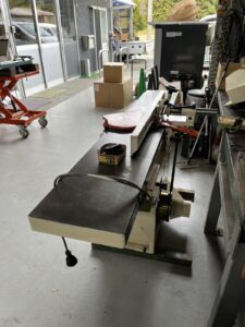 (中古)飯田工業 手押しかんな盤 EJ-303 幅300㎜ 兼房エンシンブロック仕様